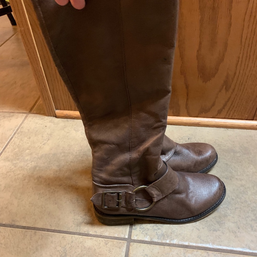 GUC Steve Madden brown boots 7